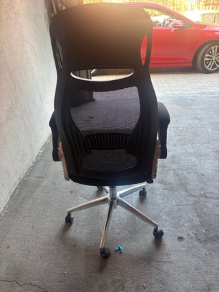 Silla de oficina ergonómica negra