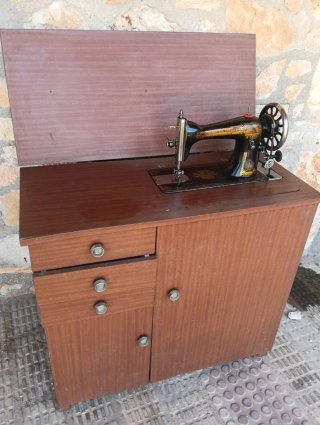 Máquina de coser Singer antigua