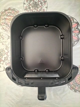 Freidora de aire Narvi con panel digital y 1800W.