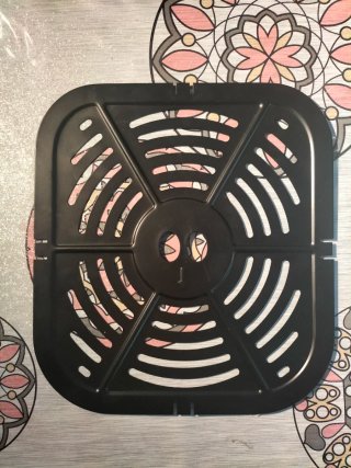 Freidora de aire Narvi con panel digital y 1800W.
