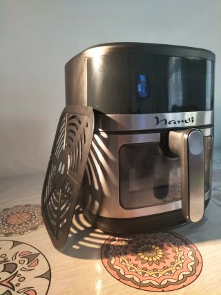 Freidora de aire Narvi con panel digital y 1800W.