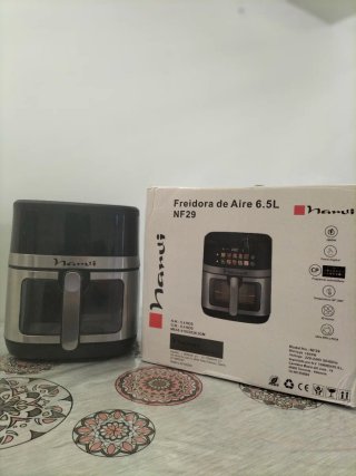 Freidora de aire Narvi con panel digital y 1800W.