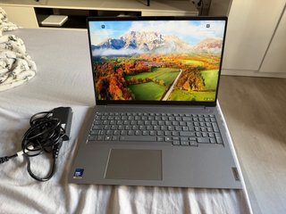 Ordenador portátil Lenovo gris