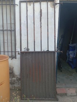 Puertas de espejo con marco dorado