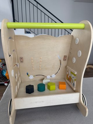 Carrito andador madera con actividades. Sin usar!