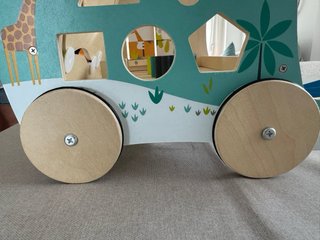 Carrito andador madera con actividades. Sin usar!