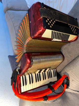 Fisarmonica Hohner Arietta II M 72 Bassi