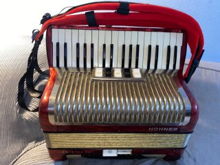 Fisarmonica Hohner Arietta II M 72 Bassi