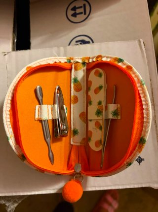 Doppia pochette per oggetti e manicure
