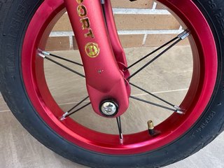 Bicicleta sin pedales 12” aluminio, con freno.