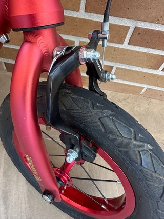 Bicicleta sin pedales 12” aluminio, con freno.