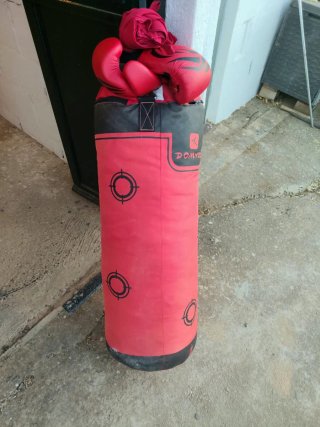 Saco Boxeo Domyos 100 + Guantes y Venda