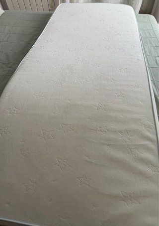 Cama infantil Ikea 70x160 cm con su colchon