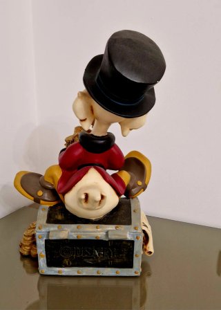 Figura Tío Gilito Cofre Tesoro Monedas