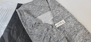 Jersey Gris Talla M - Manga larga  Nuevo