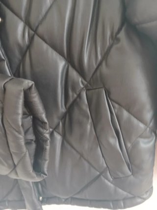 Cazadora Bershka acolchada negra Talla XS