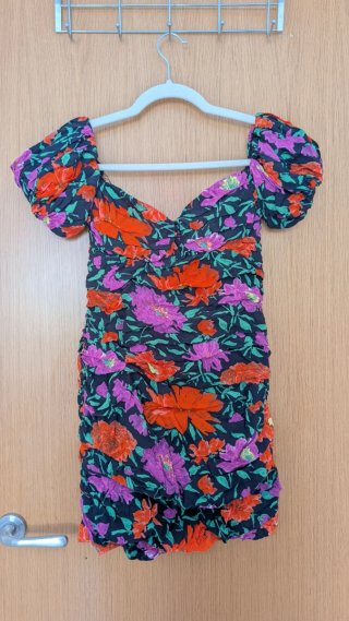 Vestido Zara floral off-shoulder