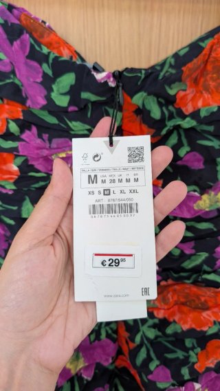 Vestido Zara floral off-shoulder