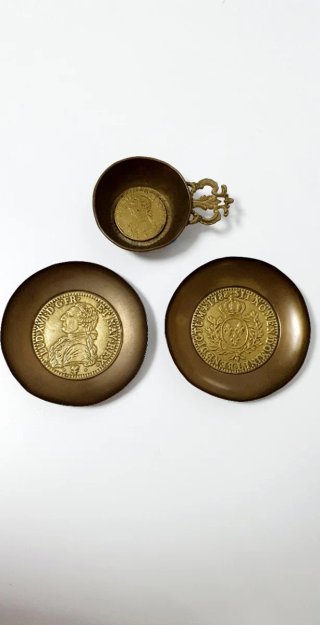 Posavasos decorativos con monedas antiguas