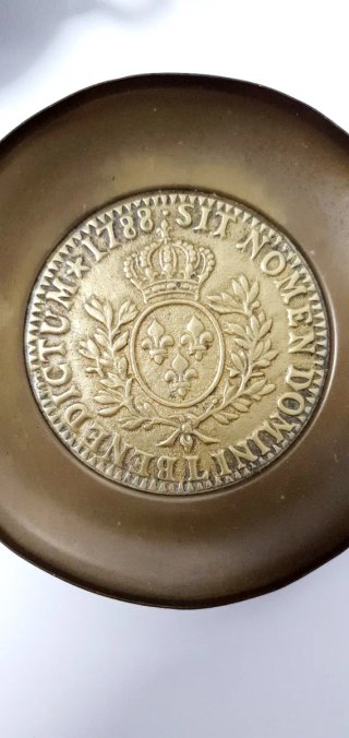 Posavasos decorativos con monedas antiguas