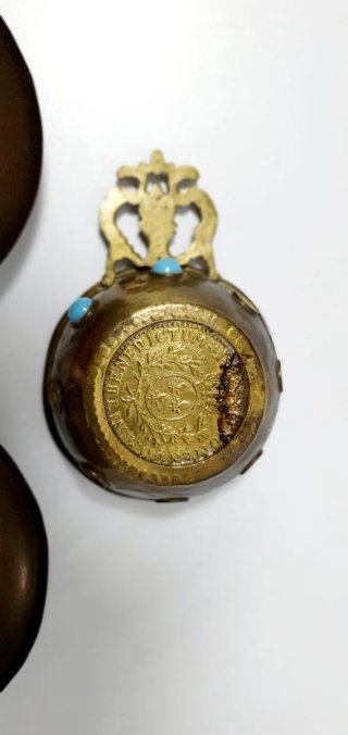 Posavasos decorativos con monedas antiguas