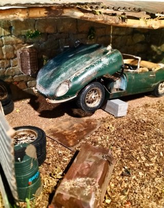 Maqueta 1:18 diorama coche