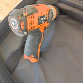 Cargador mas regalo taladro AEG BBS12C2