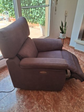 Sillón electrónico morado