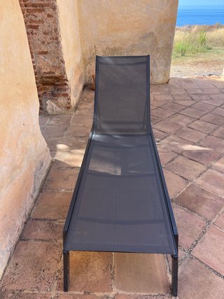 Tumbona de exterior gris y negra, nueva