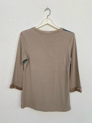 Camiseta Punt Roma Beige Puños Satinados