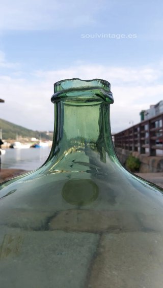 Antigua Damajuana