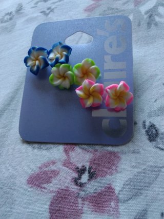 Pendientes Flores Claire's nuevos