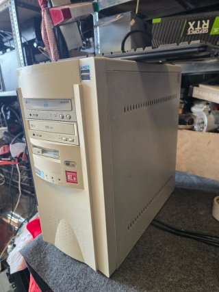 Ordenador Vintage Windows 98 AMD Athlon