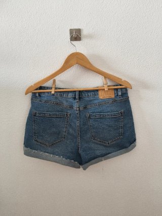 Vaqueros cortos Stradivarius talla 44