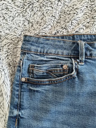 Vaqueros cortos Stradivarius talla 44