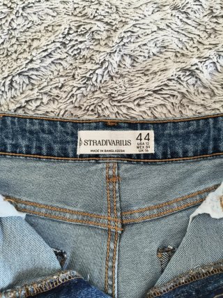 Vaqueros cortos Stradivarius talla 44