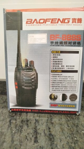 2 Walkie Talkies Baofeng con Base Cargador