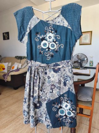 Vestido de calidad gris y multicolor