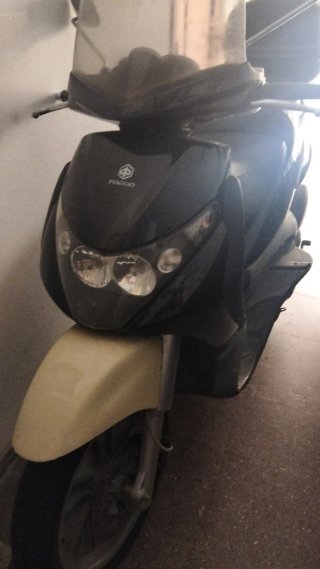 Piaggio Beverly 125 Scooter