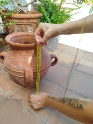 Maceta de barro con asas