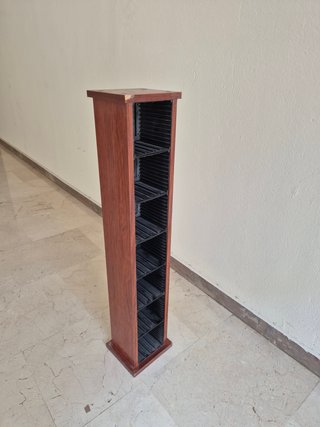 Mueble porta CDs de madera y plástico