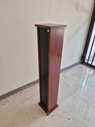 Mueble porta CDs de madera y plástico