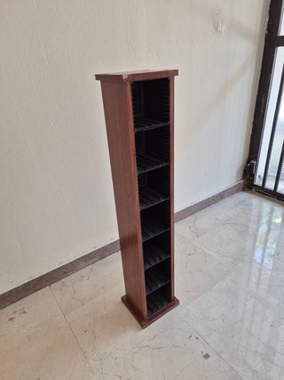 Mueble porta CDs de madera y plástico