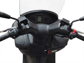 Suzuki Burgman Negra - Maxi Scooter