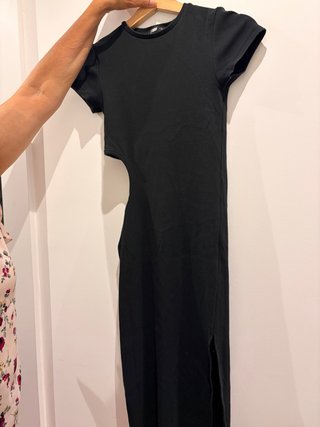 Vestido negro con aberturas
