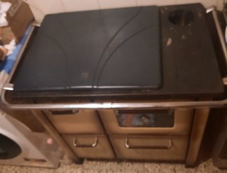 Stufa a legna con forno e piano cottura