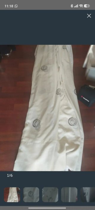 Cortina blanca con espirales negras