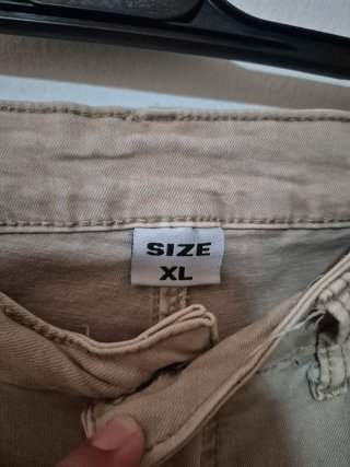 Pantalones cargo beige