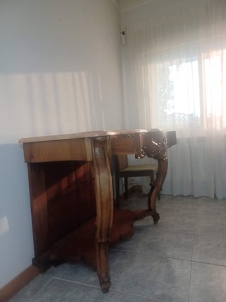 Consola de madera y mármol