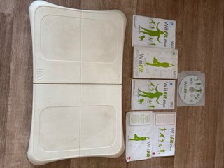 Nintendo Wii Fit Plus + Balance Board